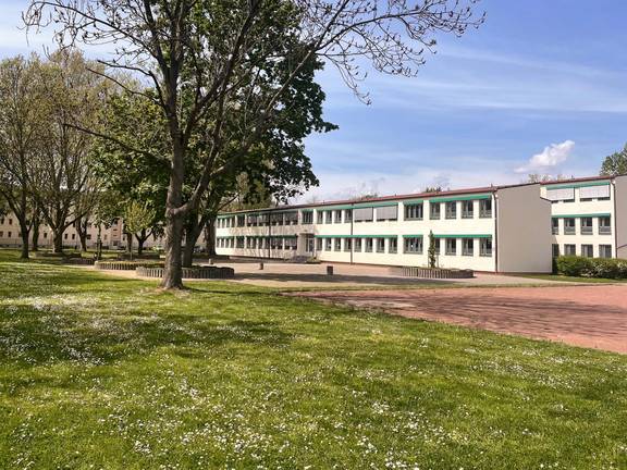 Sekundarschule "Unteres Geiseltal" Braunsbedra, Schulhof