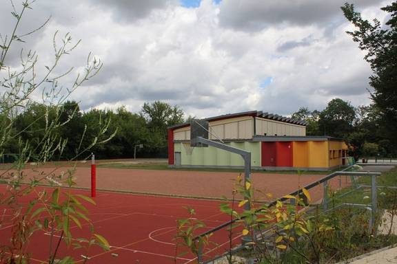 Sekundarschule "Am Petersberg" Wallwitz, Sportplatz